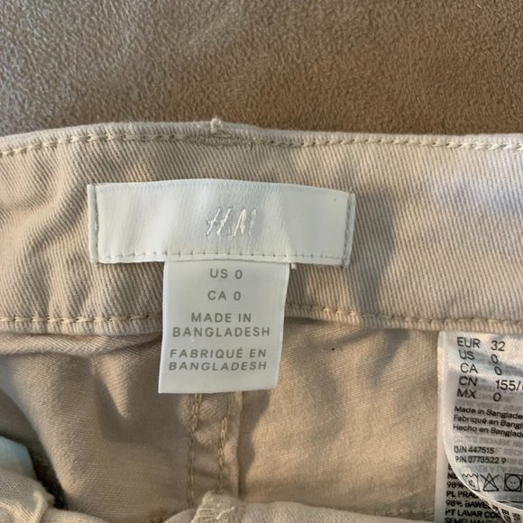 H&M Beige Slim Fit Shorts - Picture 3 of 3